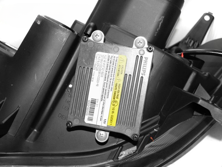 ART.6221  FARI  ANTERIORI  MAZDA 3 03-09 4D NERO