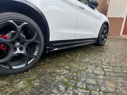 Sottominigonne nero lucido adatto per alfa romeo STelvio