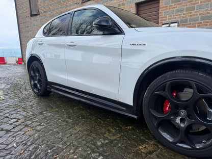 Sottominigonne nero lucido adatto per alfa romeo STelvio