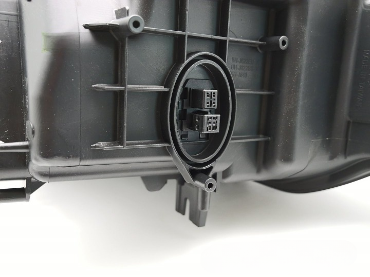 ART.5484 FARI ANTERIORI  BMW SERIE 3 F30/F31 10.11 - 05.15 U-TYPE HID BLACK