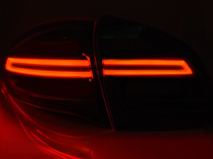 💫ART.4919 FARI POSTERIORI BARRA LED ROSSE FUME' SEQ PER CAYENNE 2010-2015💫