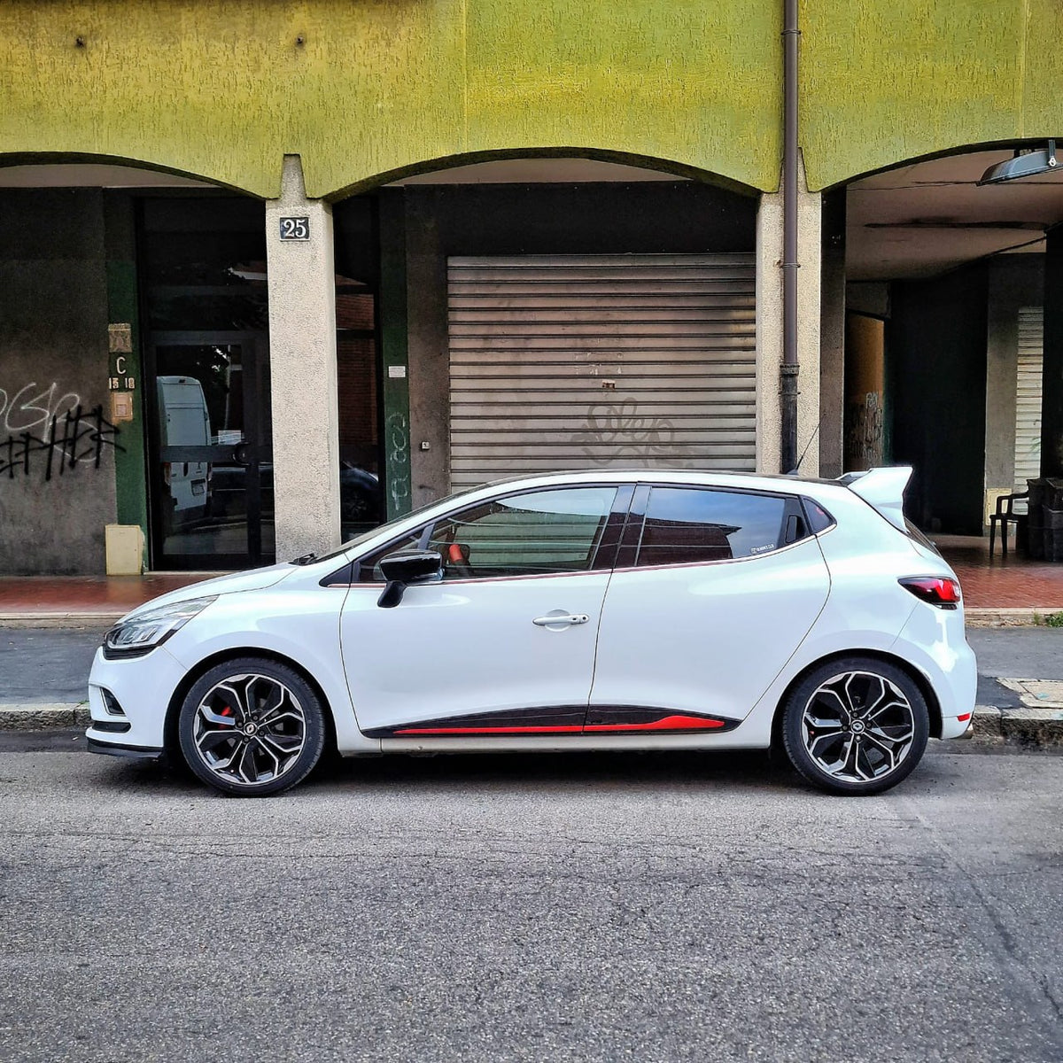 👉ART. 0112 SPOILER ADATTO PER RENAULT CLIO 4 IV STANDARD LOOK RS NERO LUCIDO👈