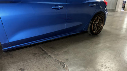 SOTTO MINIGONNE ADATTE PER FORD FOCUS MK4 2019+ NERO LUCIDO LOOK SPORTIVE