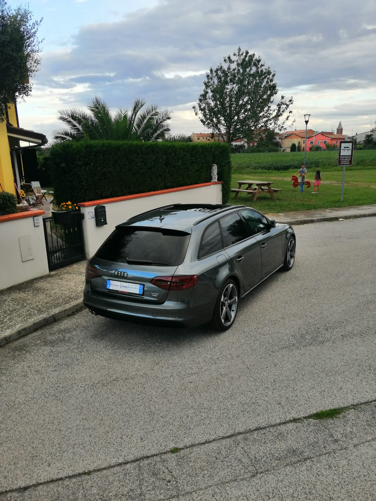 SPOILER TETTO ADATTO PER AUDI A4 B8 RS4 2007-2016 LOOK NERO LUCIDO