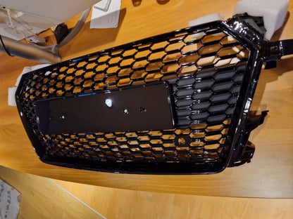 ART. 1077 GRIGLIA AUDI TT FV 8S 2014-2018 LOOK RSTT NERO LUCIDO