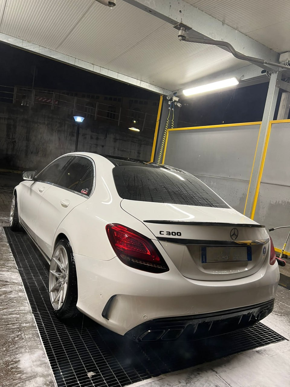 DIFFUSORE ADATTO PER MERCEDES CLASSE C W205 2014-2020 LOOK C63S NERO LUCIDO