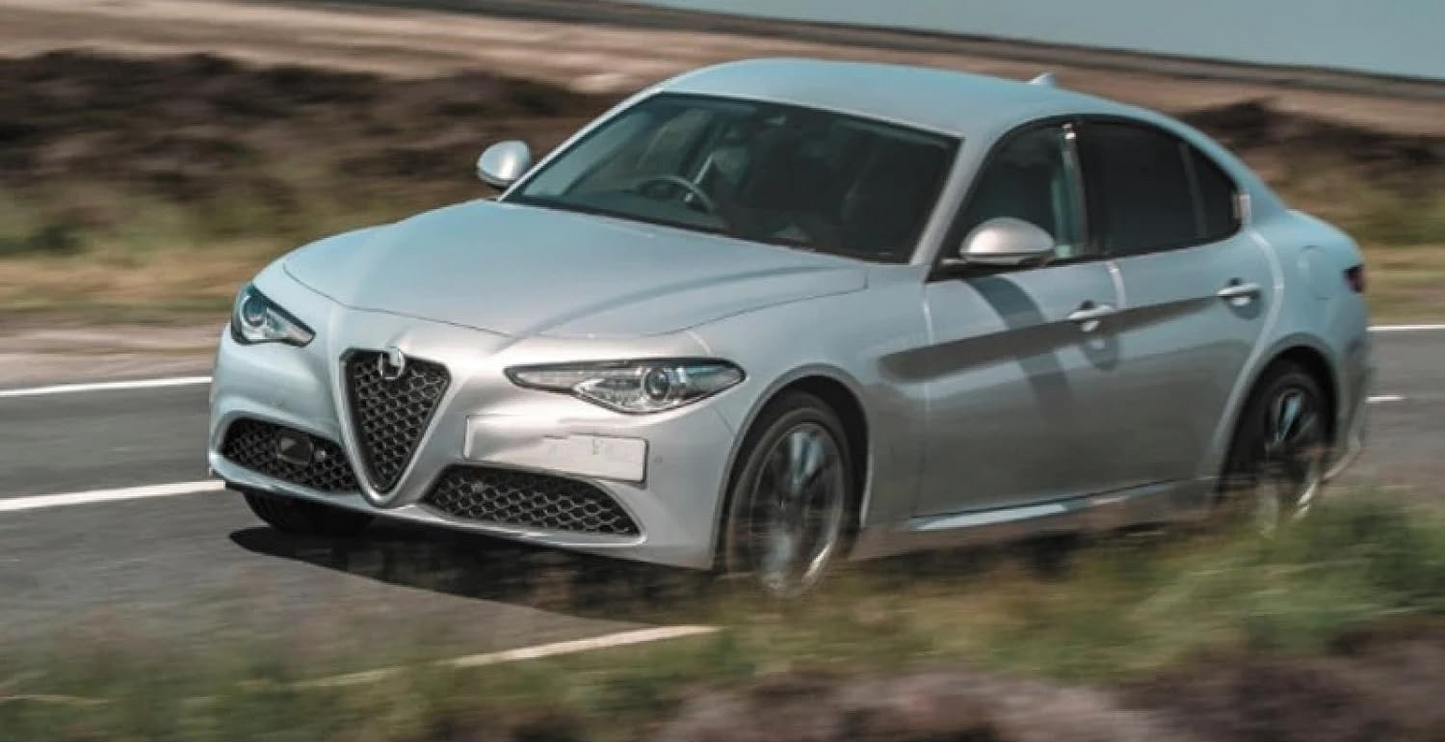 💫ART.6769 Griglia Anteriore Nero Pianoforte per Alfa Romeo Giulietta 10-20💫