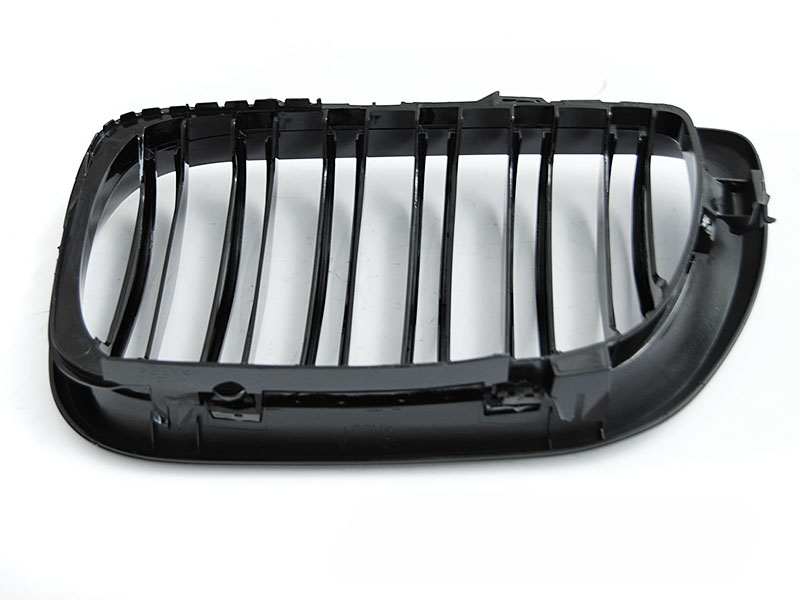 GRIGLIA SPORT NERO LUCIDO ADATTO PER BMWE46 01-05 S/T