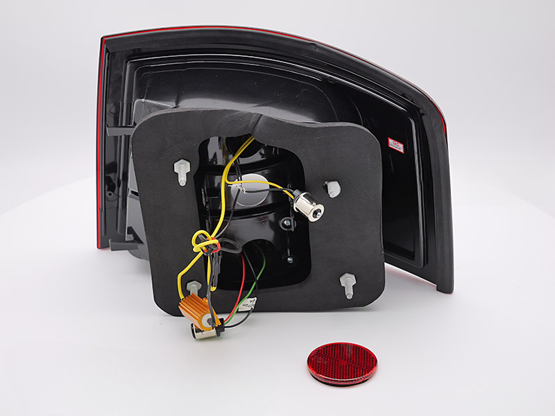 FANALI POSTERIORI A LED ROSSO BIANCO ADATTO PER AUDI A6 05.97-05.04 AVANT