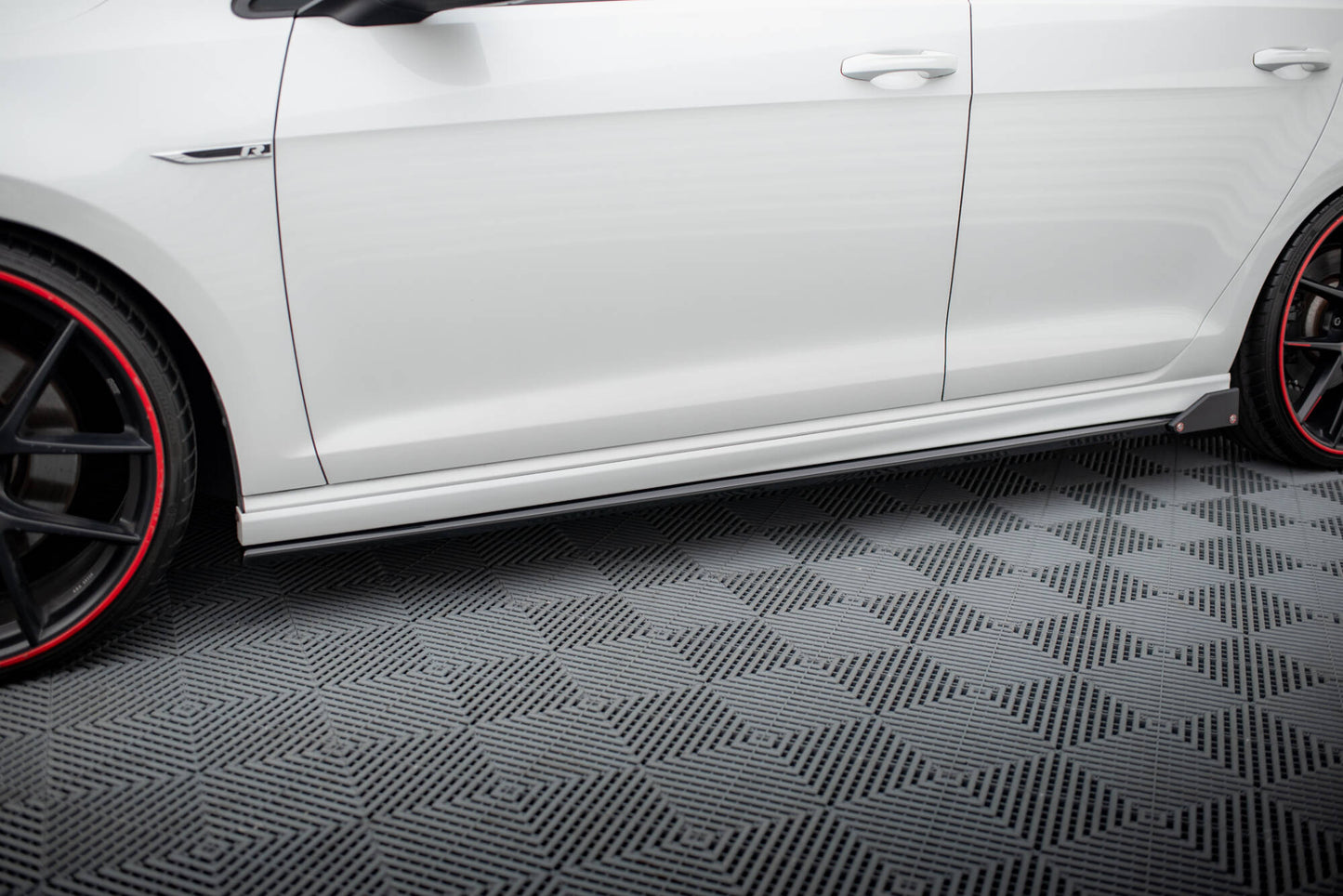 SIDE SKIRTS V.3 + FLAPS for VOLKSWAGEN GOLF R MK7 
