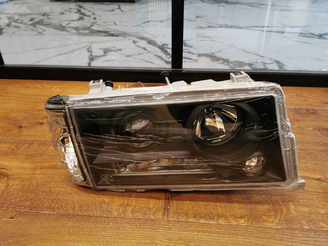 FARI ANTERIORI ADATTI PER MERCEDES 190 W201 1982-1993 LOOK NERI DESIGN SPORTIVI