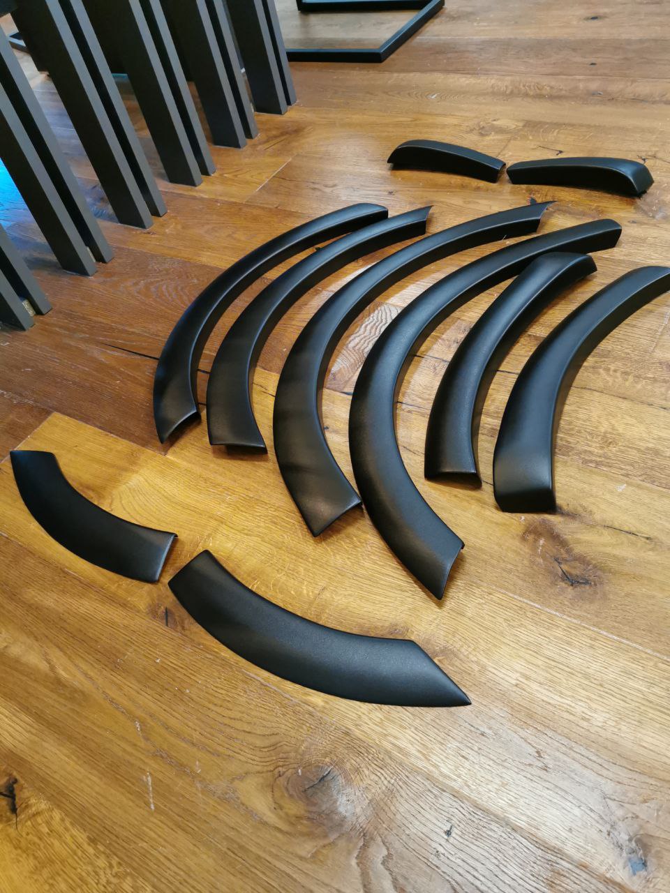 🔥1551 PARAFANGHI ALLARGATI ADATTI PER VW CADDY MK3 2015-2020 LOOK NERO OPACO🔥