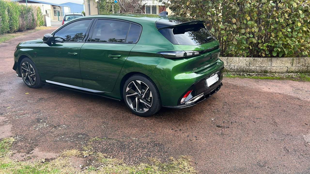 SOTTO-MINIGONNE ADATTE PER PEUGEOT 308 2021+ LOOK NERO LUCIDO DESIGN SPORTIVO