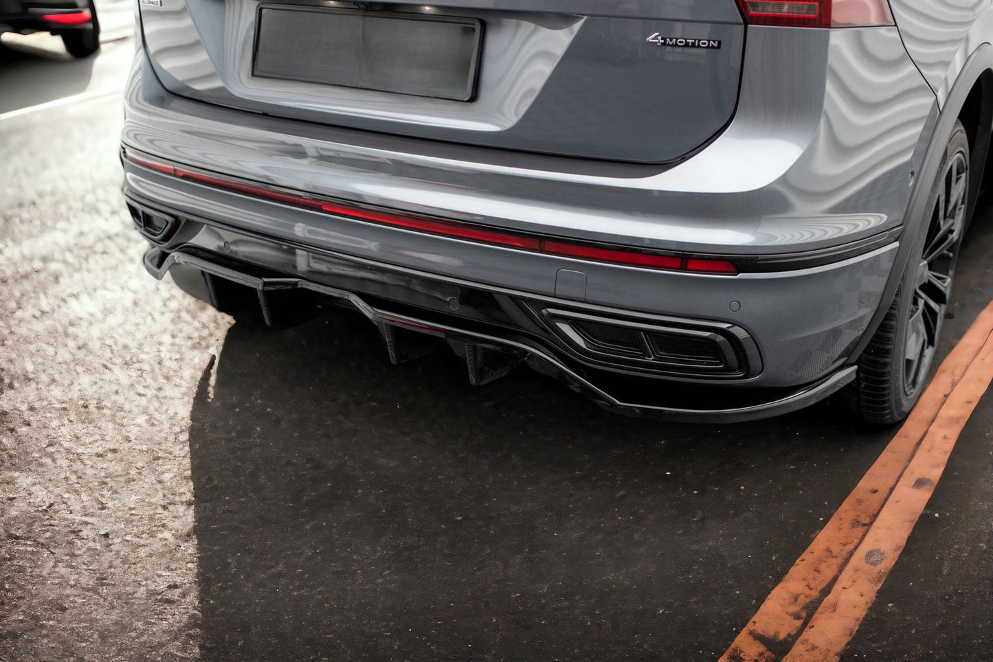 REAR CENTRAL SPLITTER (WITH VERTICAL BARS) VOLKSWAGEN TIGUAN ALL SPACE 