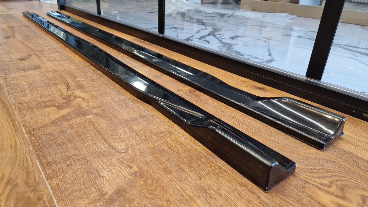 UNDER SKIRTS SUITABLE FOR FORD FOCUS MK4 2019+ GLOSSY BLACK SPORTY LOOK 