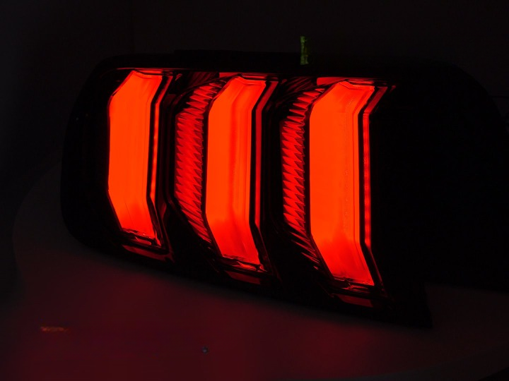 💫ART.5842 FARI FORD MUSTANG 2014-2022 LED ROSSO💫