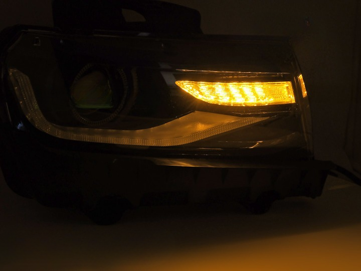 ART.5525 FARI ANTERIORI CHEVROLET CAMARO 13-15 TUBI LED NERO