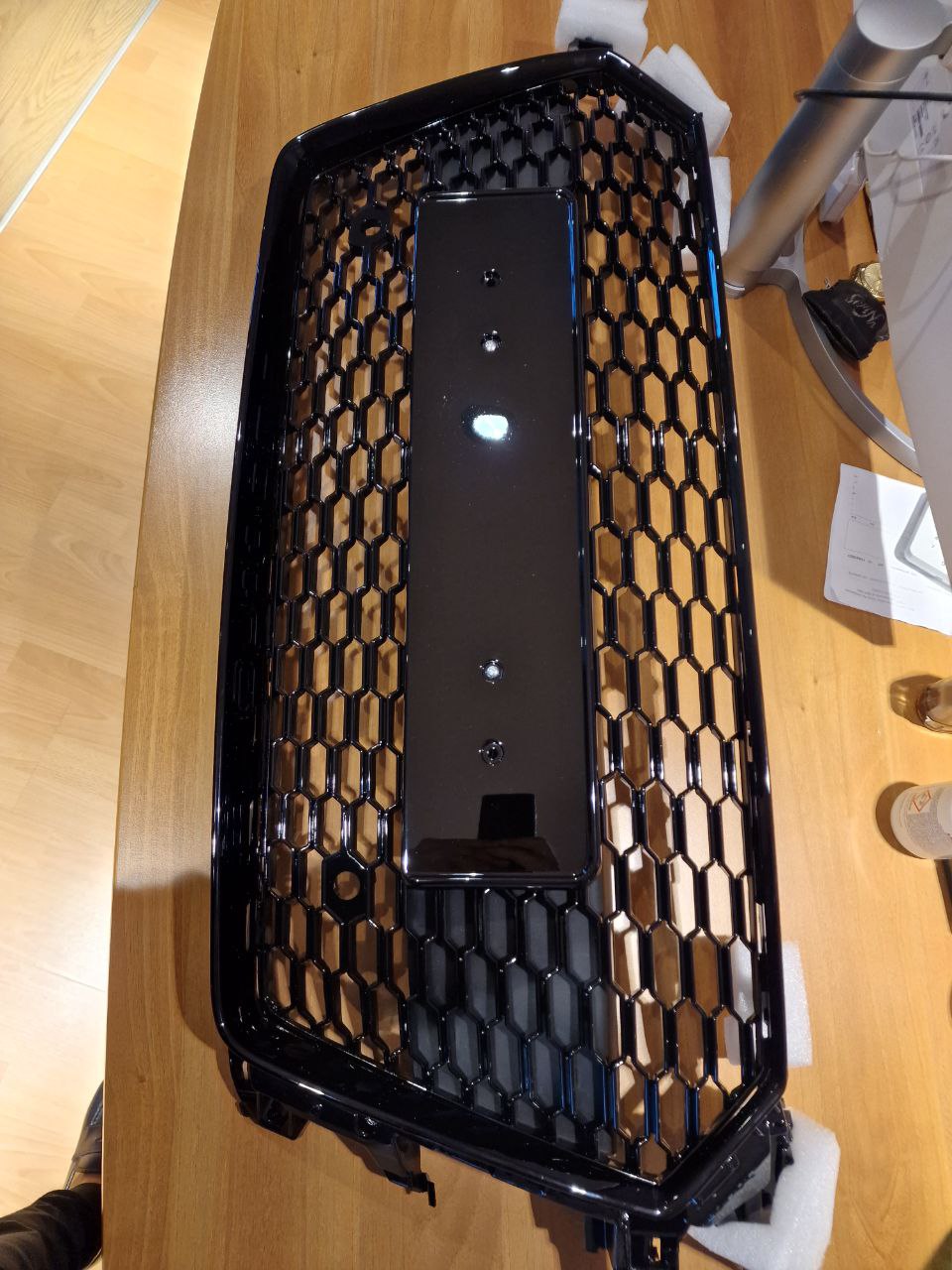 ART. 1077 GRIGLIA AUDI TT FV 8S 2014-2018 LOOK RSTT NERO LUCIDO