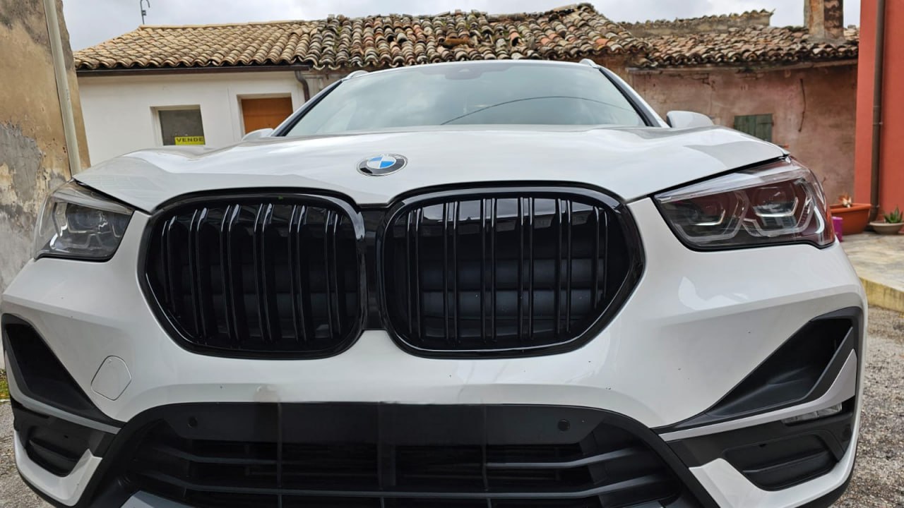 GRIGLIA ADATTA PER BMW X1 F48 2019-2022 DOPPIA FASCIA LOOK NERO LUCIDA