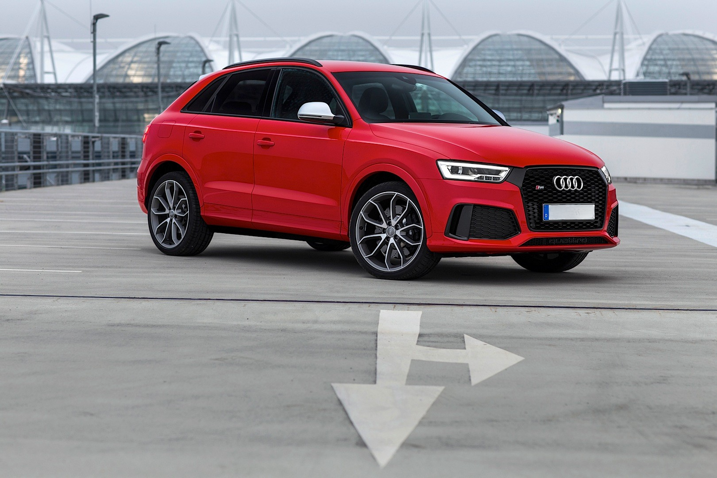 GRIGLIA ANTERIORE ADATA PER AUDI Q3 2016-2019 LOOK RSQ3 BORDO NERO NIDO D'APE