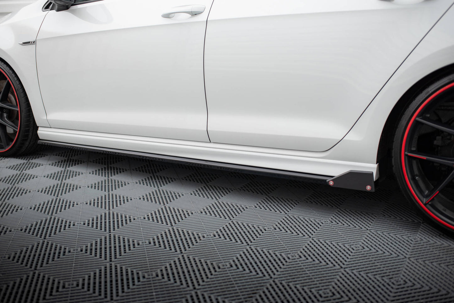 SIDE SKIRTS V.3 + FLAPS for VOLKSWAGEN GOLF R MK7 