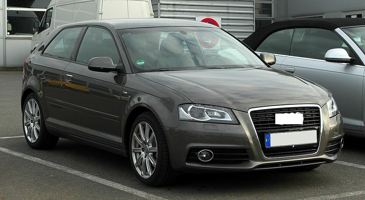GRIGLIE FENDINEBBIA ADATTE PER AUDI A3 8P 2008-2012 SLINE LOOK RS3 NERO LUCIDO