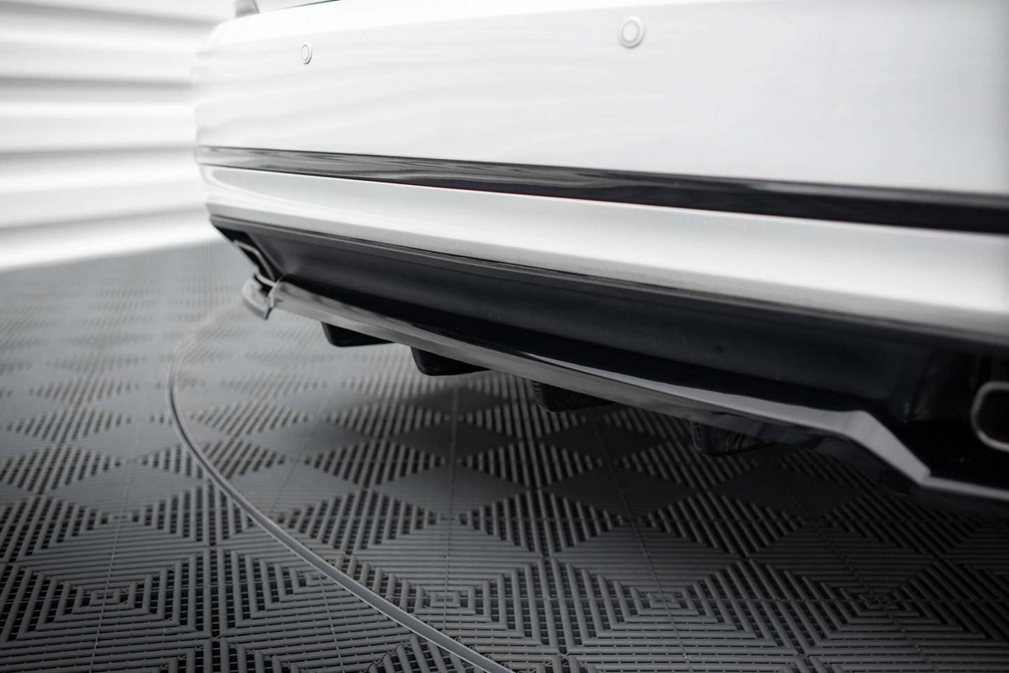 REAR SPLITTER WITH VERTICAL BARS FOR VOLKSWAGEN PASSAT GT B8 FACELIFT USA 