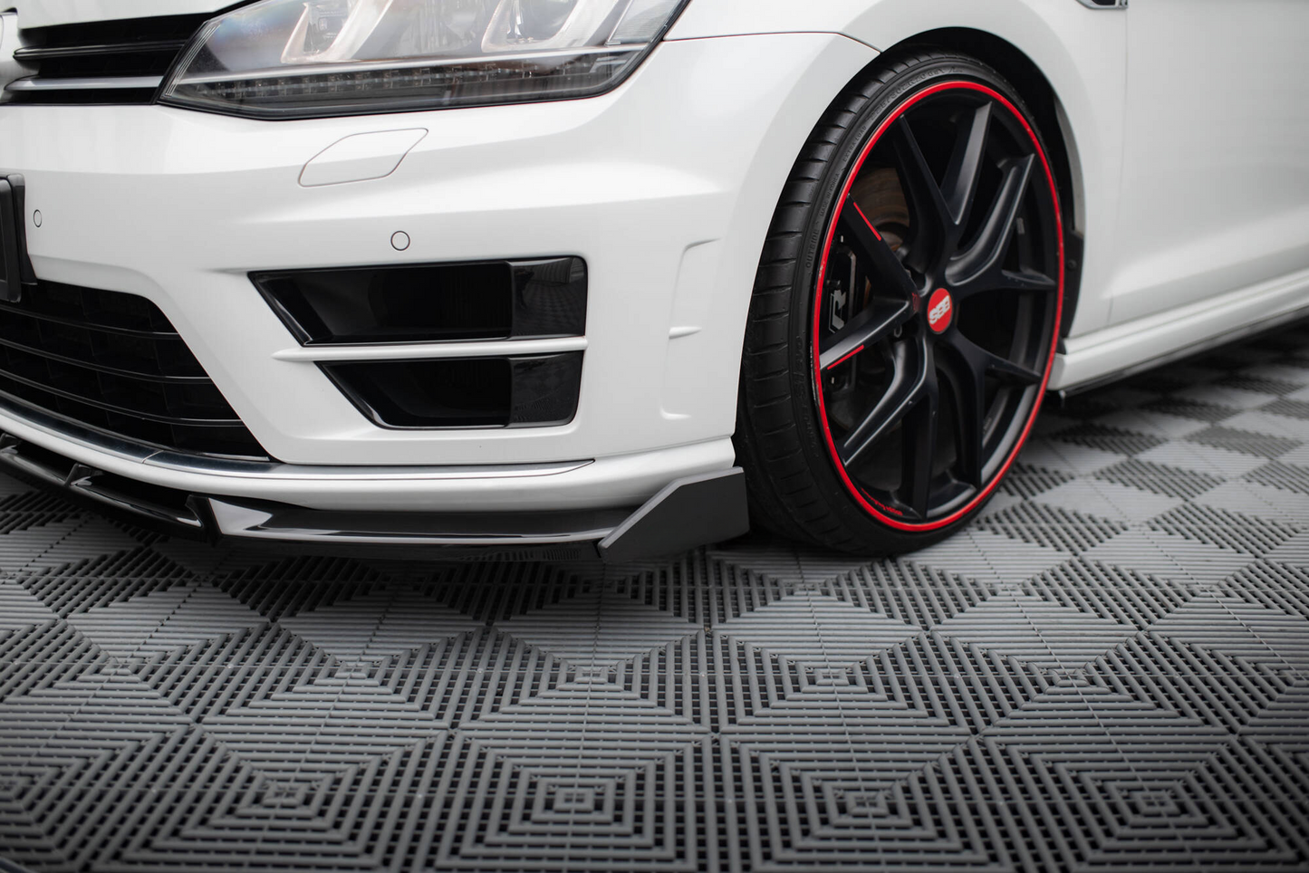SPLITTER ANTERIORE V.5 + ADATTATORE FLAPS PER VOLKSWAGEN GOLF R MK7
