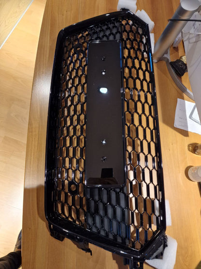 ART. 1077 GRIGLIA AUDI TT FV 8S 2014-2018 LOOK RSTT NERO LUCIDO