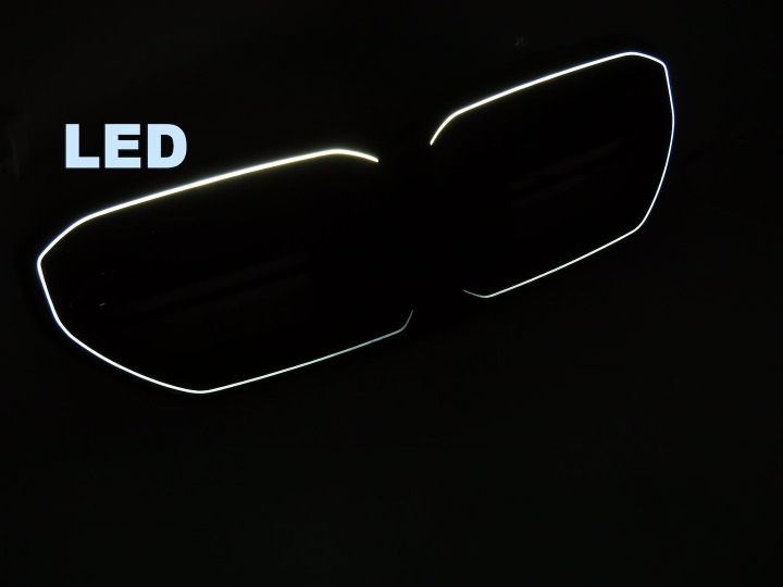 ART.10705 GRIGLIA ADATTO  PER  BMW 5 (G60) (G61) NERO LUCIDO