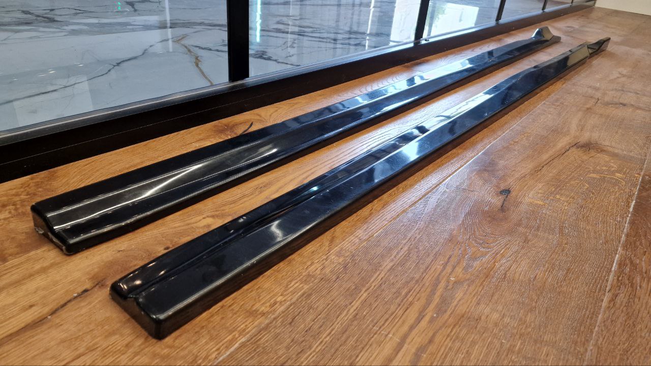 UNDER SKIRTS SUITABLE FOR FORD FOCUS MK4 2019+ GLOSSY BLACK SPORTY LOOK 