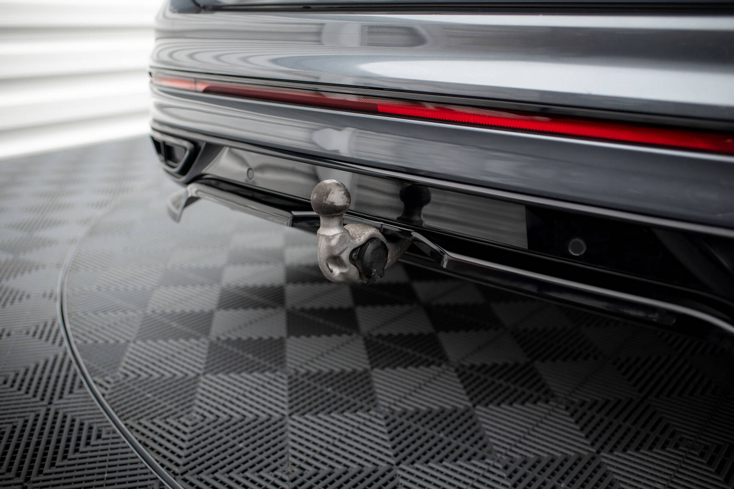 REAR CENTRAL SPLITTER (WITH VERTICAL BARS) VOLKSWAGEN TIGUAN ALL SPACE 