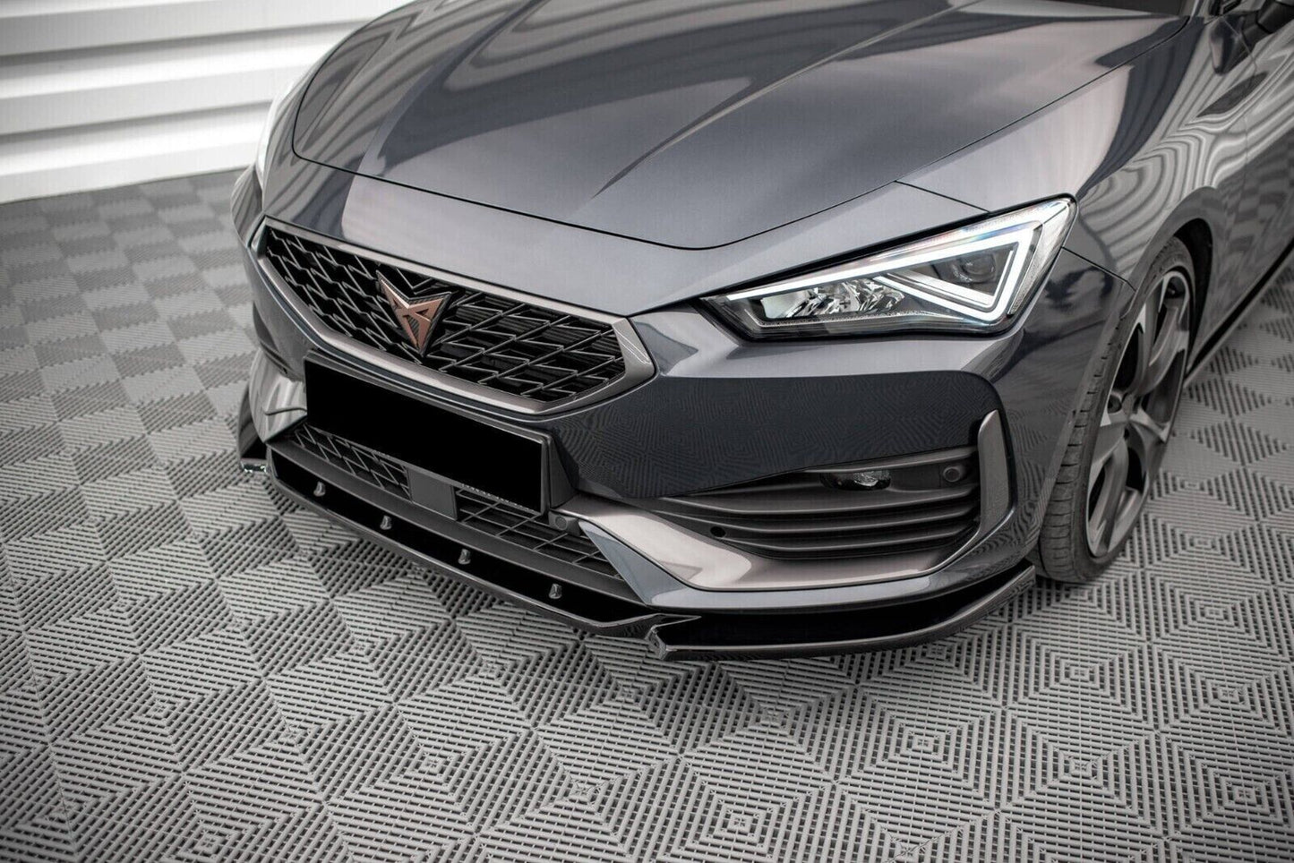 SPLITTER ADATTO PER SEAT CUPRA LEON 2020+ DESIGN SPORTIVO LOOK NERO LUCIDO