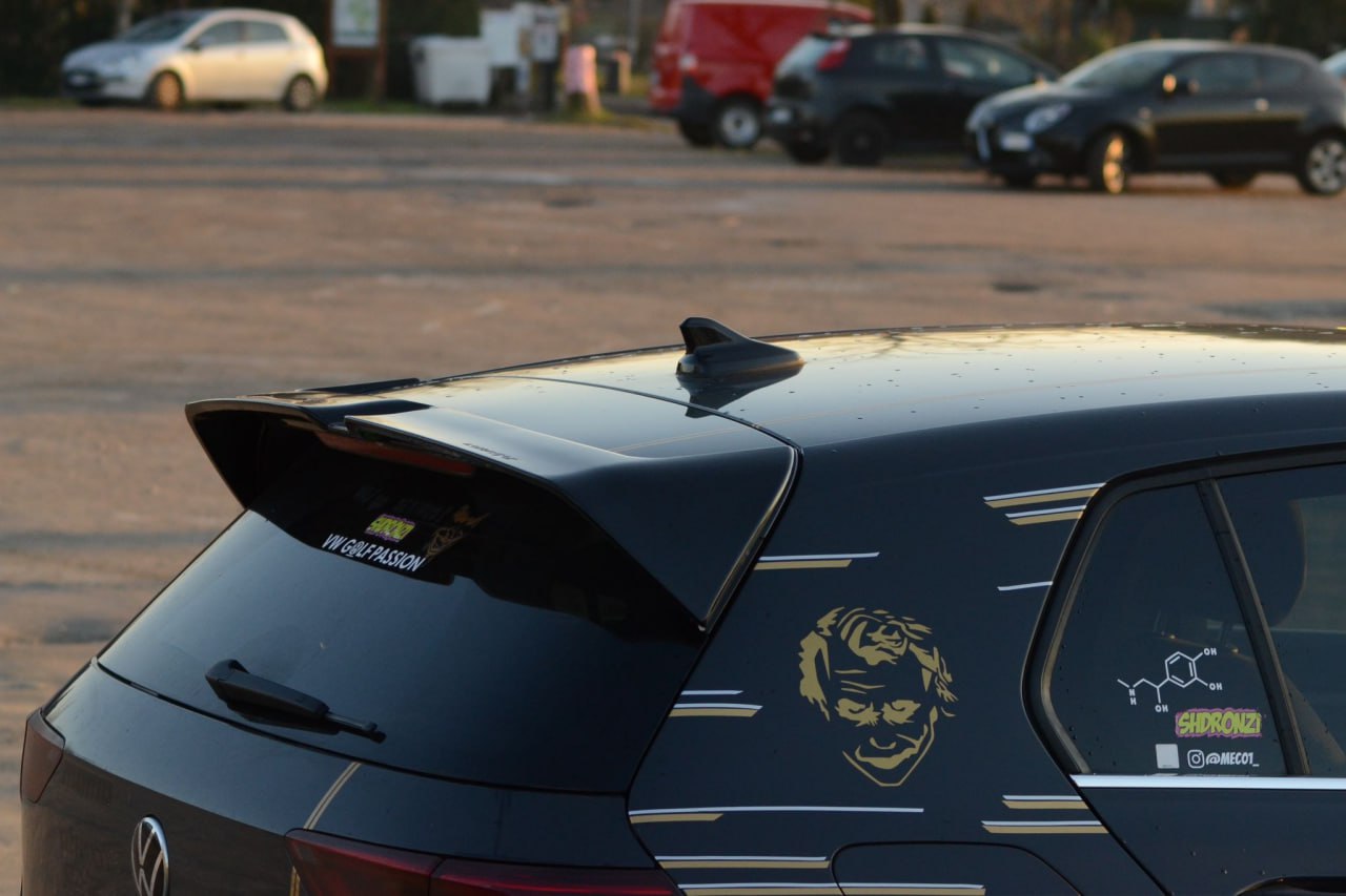 SPOILER POSTERIORE ADATTO PER VW GOLF 8 LOOK NERO LUCIDO DESIGN SPORTIVO