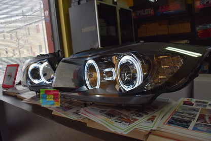 Coppia fari adatti per bmw e90 e91 angel eyes led bianchi con freccia led