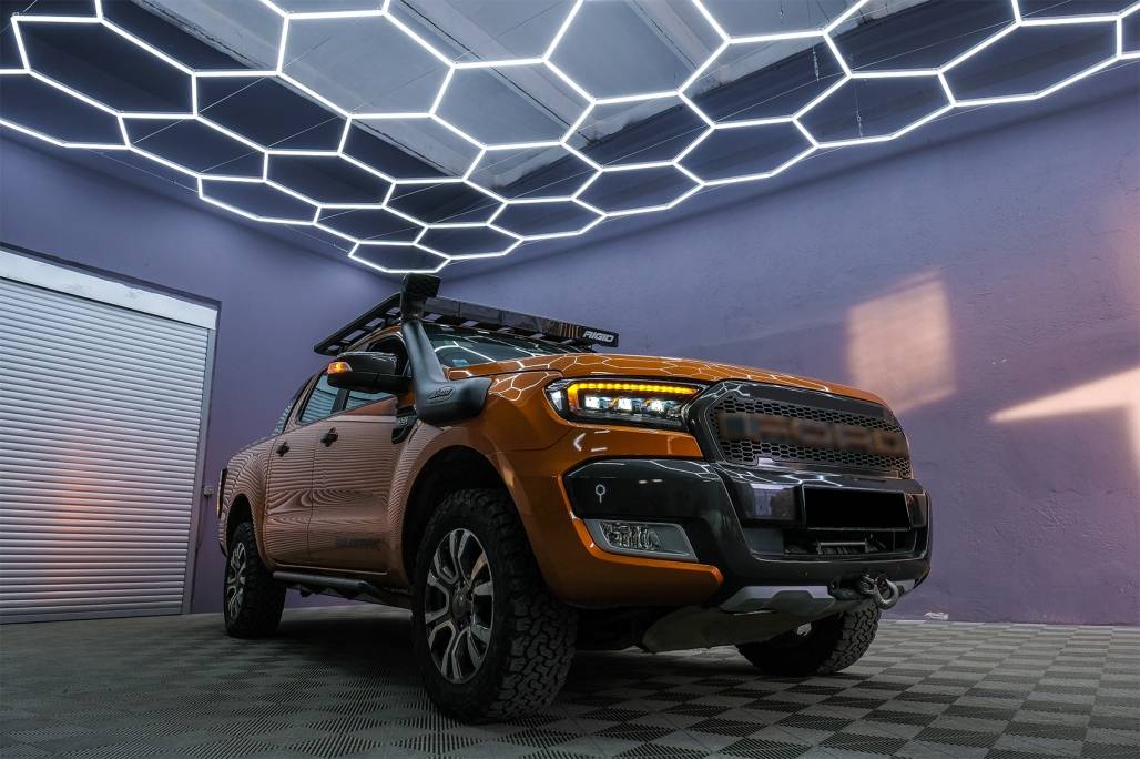 FARI ANTERIORI ADATTI PER FORD RANGER T6 2015-2020 FULL LED DINAMICI LOOK NERO