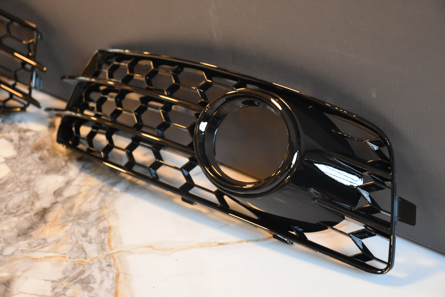 GRIGLIE FENDINEBBIA ADATTE PER AUDI A3 8P 2008-2012 SLINE LOOK RS3 NERO LUCIDO