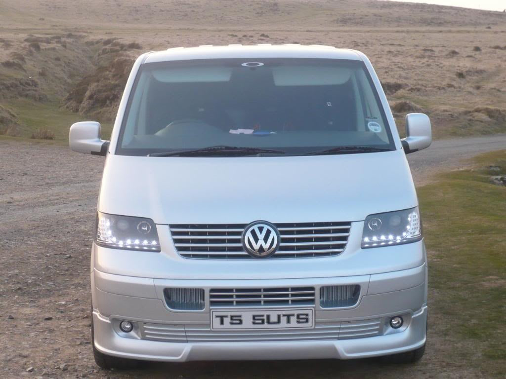 FARI ANTERIORI PER VW T5 2003-2009 FONDO NERO