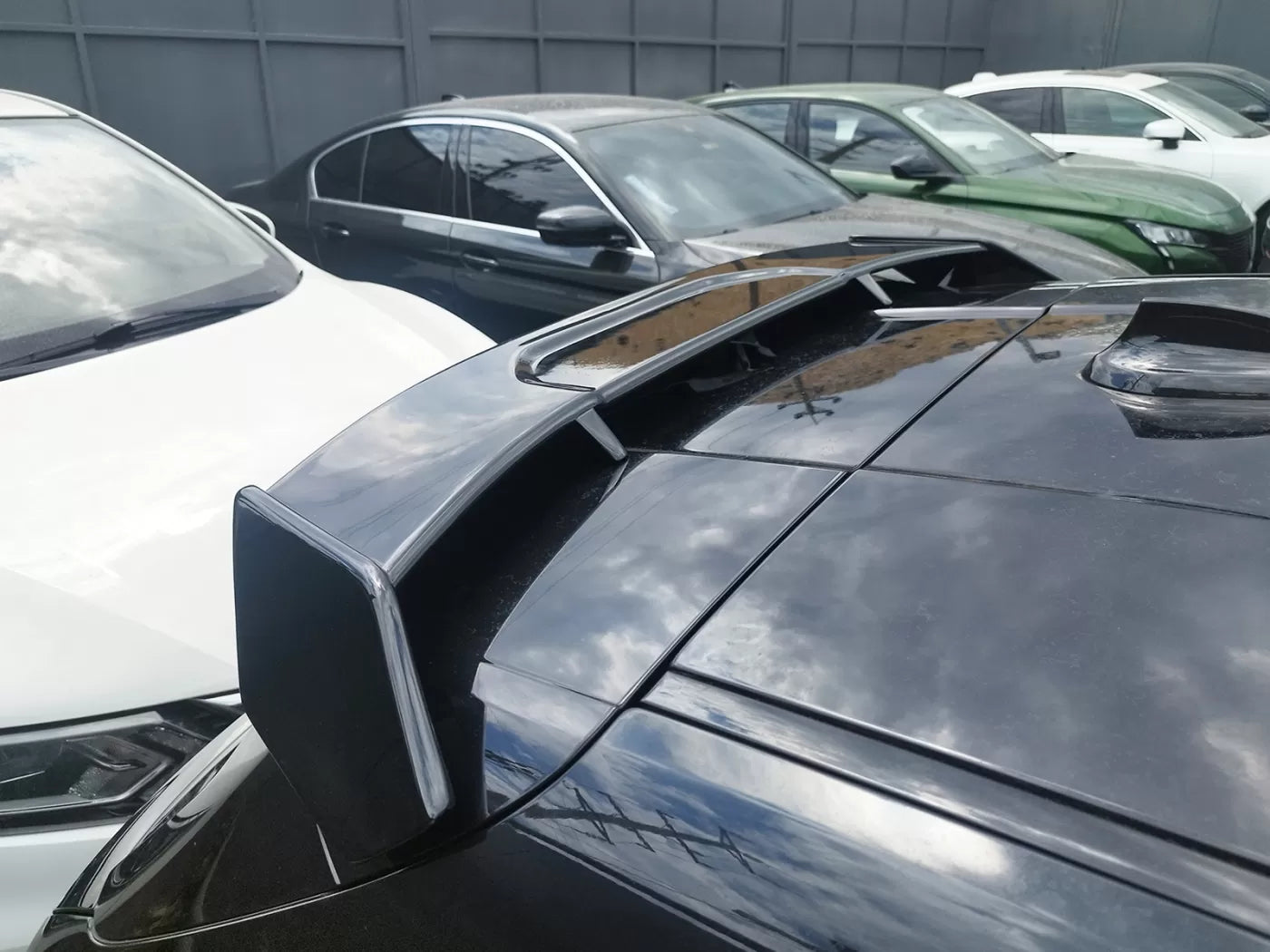 🔥 SPOILER TETTO ADATTO PER BMW SERIE 1 F40 – M135i / 128ti / M-PACK 🔥