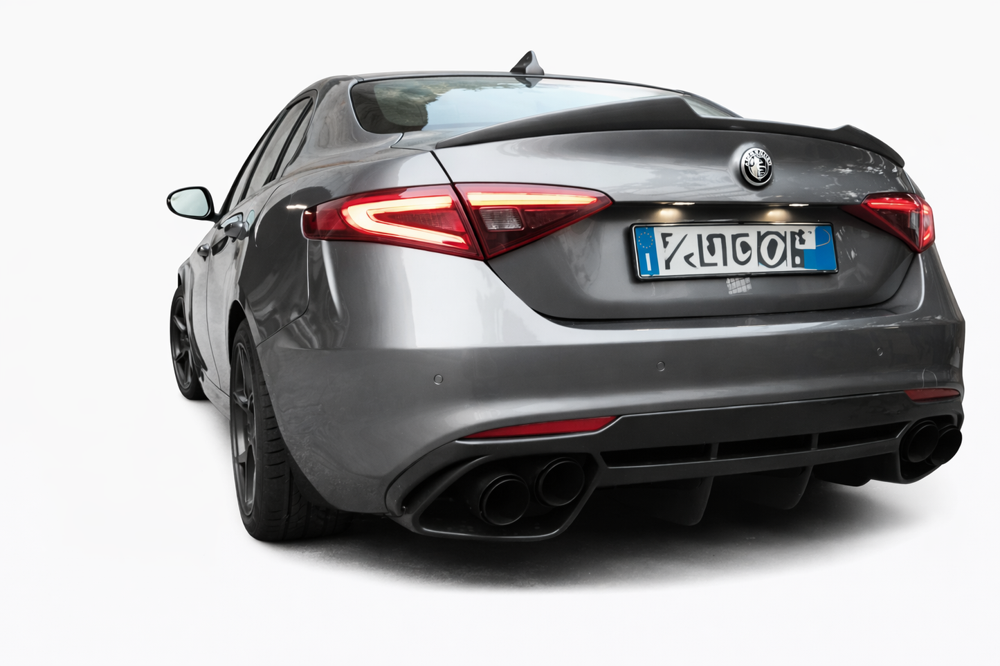 💕ART. 0345 DIFFUSORE ALFA ROMEO  GIULIA 16-21 LOOK QUADRIFOGLIO NERO LUCIDO💕