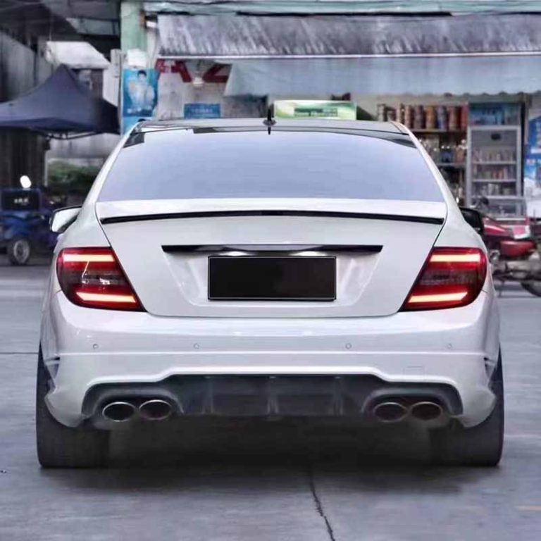 ART.3822 Bodykit per Mercedes Classe C (W204) 2008-2011 a C63 Facelift 2012