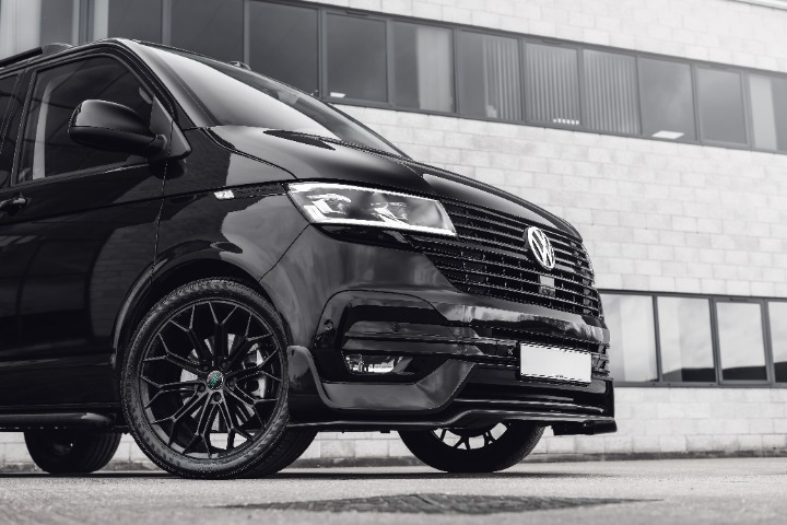 💫ART.7510 GRIGLIA NERA LUCIDA CON / BASE LOGO per VW T6.1 2020+💫