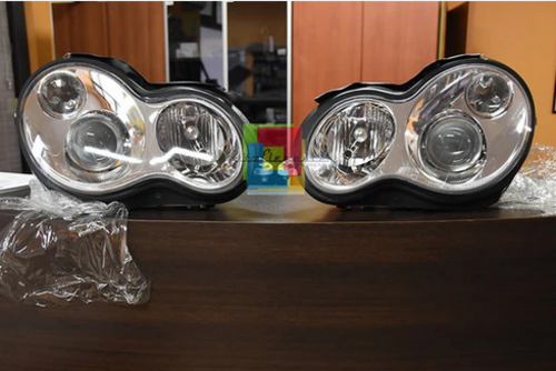 Set fari anteriori adatti per Mercedes Classe C W203 cromati