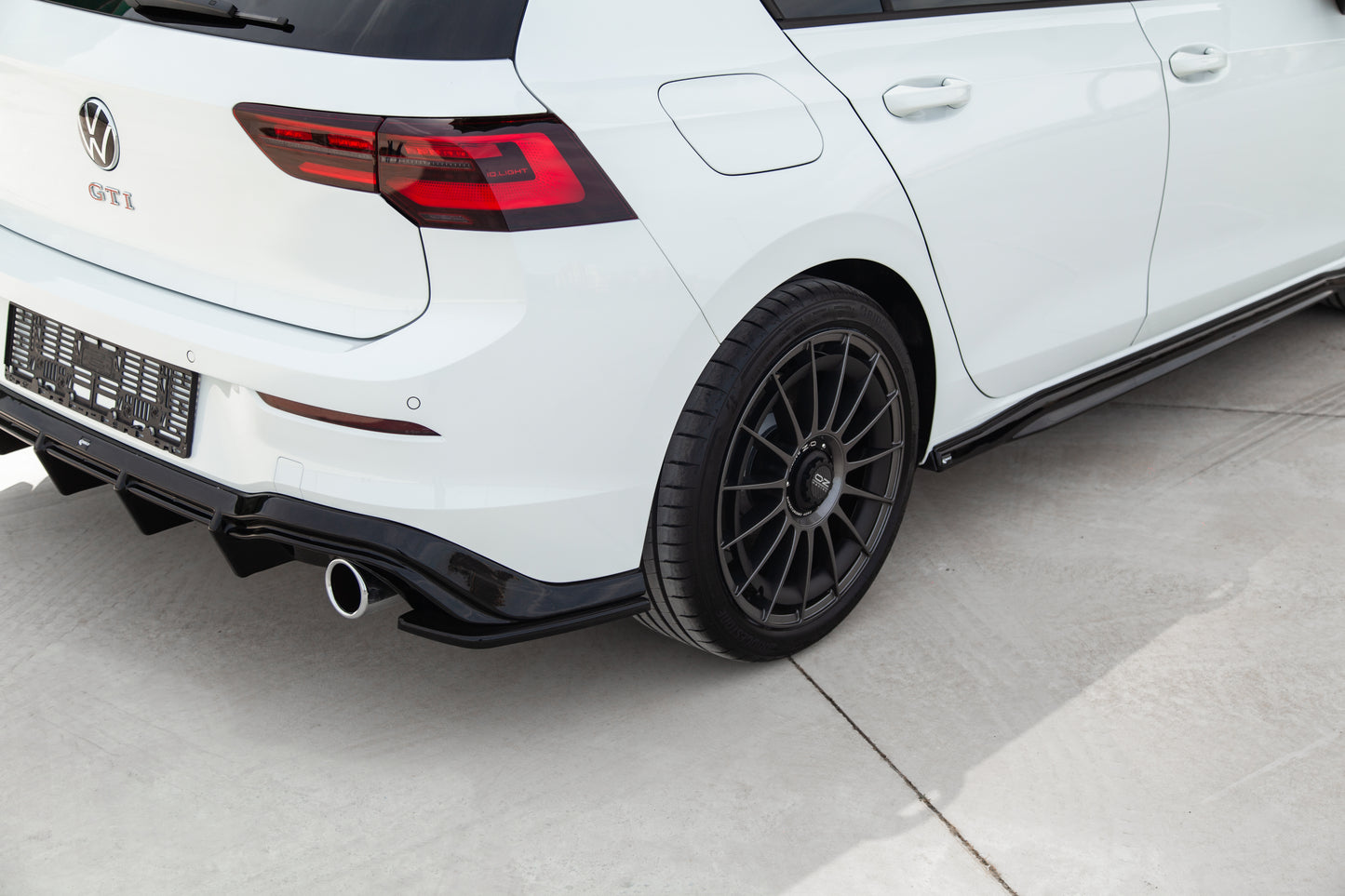 ✨Splitter FOR VW Golf Mk8 GTI 2020+ (2 Pcs) ✨ 