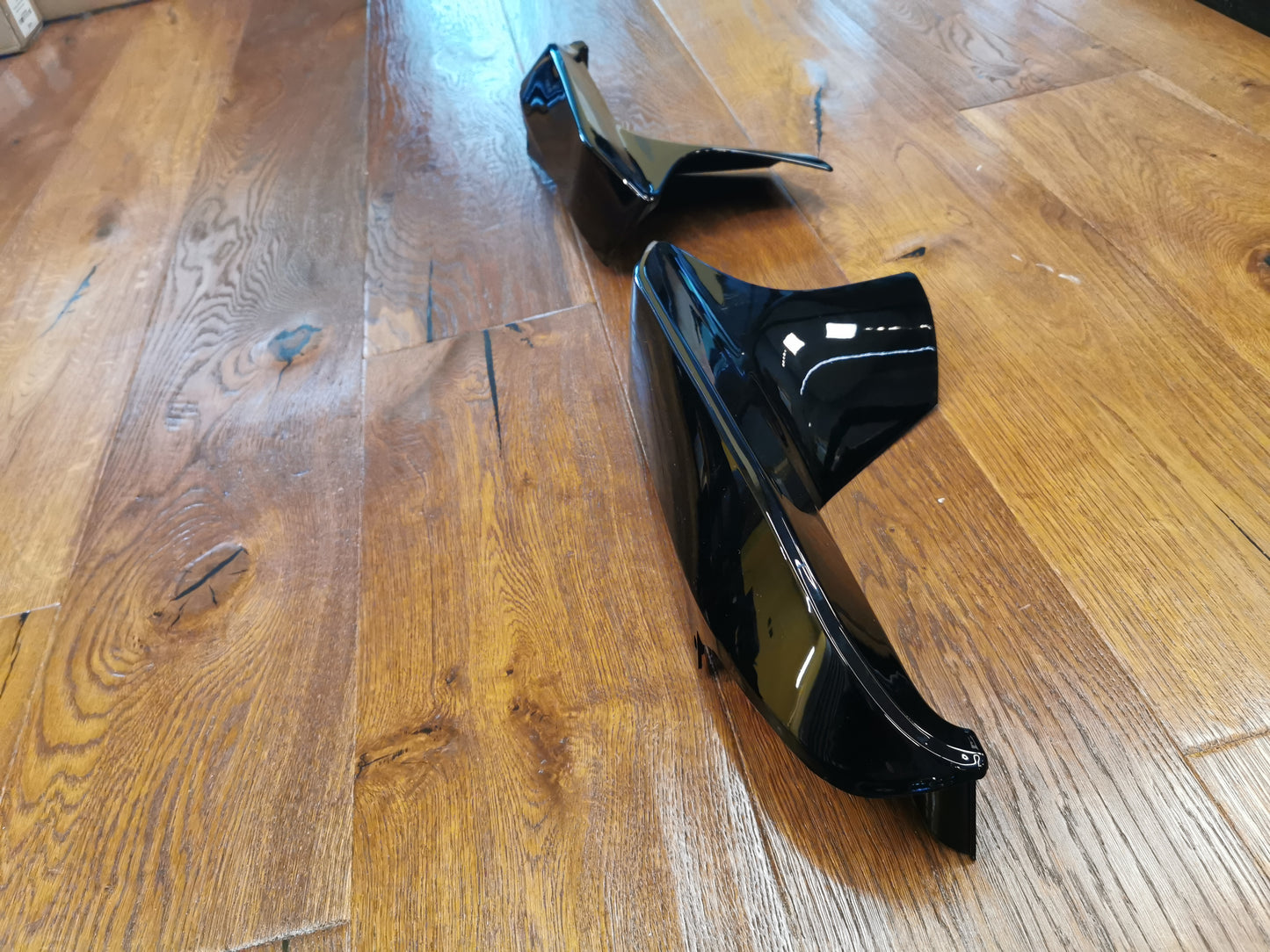 BAFFI ADATTI PER BMW SERIE 5 F90 M5 (G30 G31) 2017-2020 NERO LUCIDO