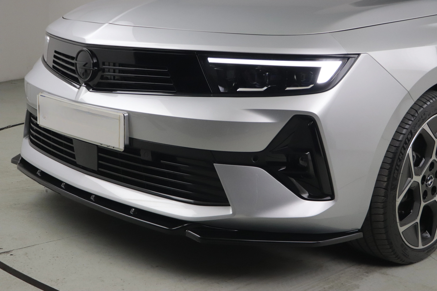 Front splitter suitable for OPEL Astra L 2020+ 