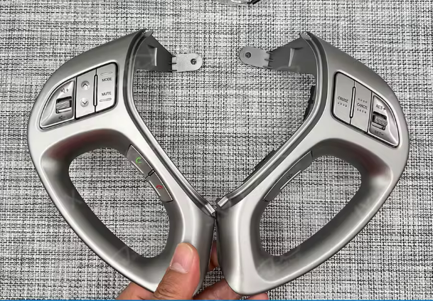 Per Hyundai Tucson ix35 Pulsanti di controllo della velocità di crociera Bluetooth sul volante dell'auto con cavi grigio chiaro