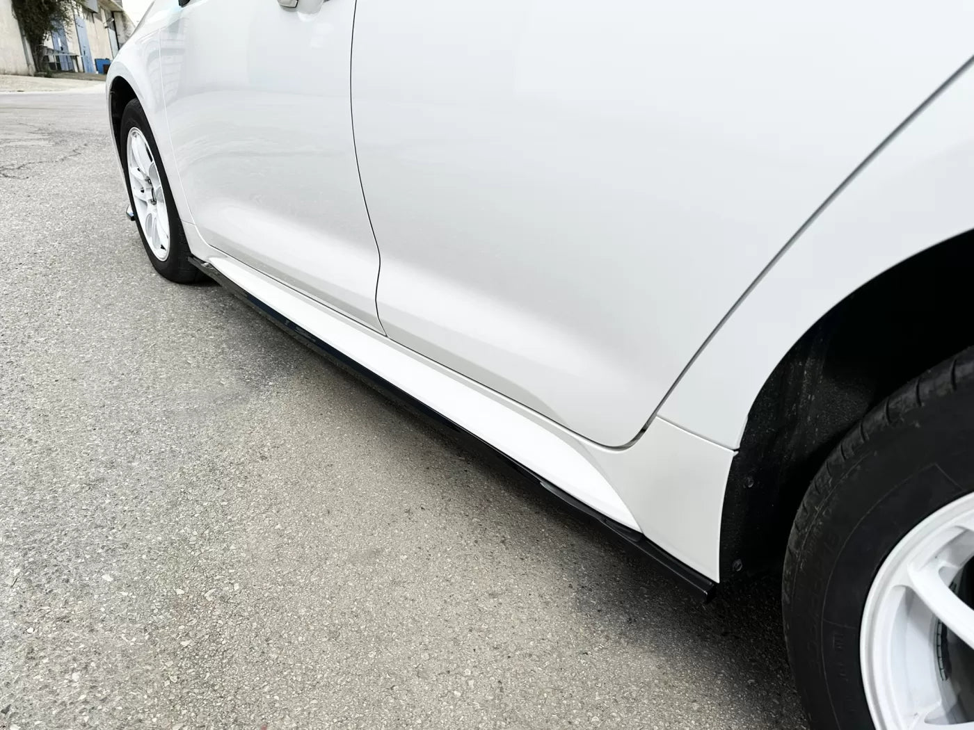 Minigonne laterali adatto per Toyota Corolla Mk12 Hatchback/Touring Sports 2018-