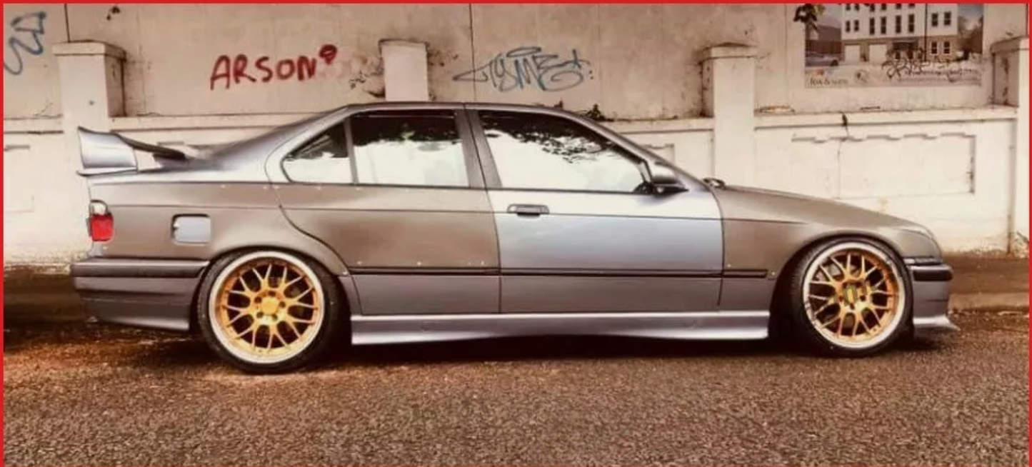 BMW E36 BERLINA / BERLINA REATO PARAFANGHI ANTERIORI E POSTERIORI PER DRIFT