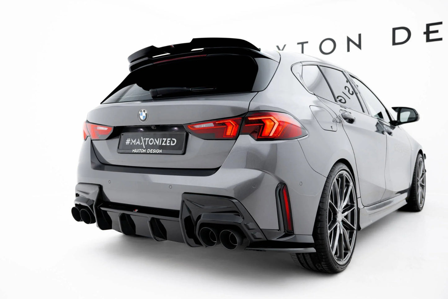 Spoiler nero lucido adatto per BMW M135i F70